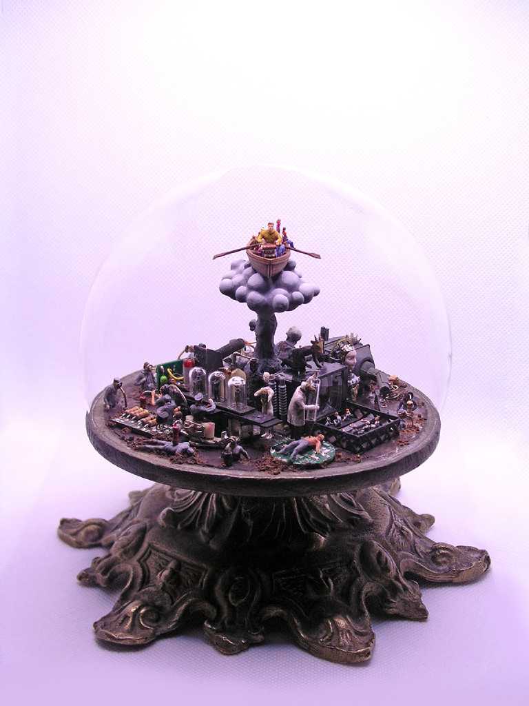 Gregory Grozos Moving On, 2021, Mixed media, 21 x 21 x 21 cm