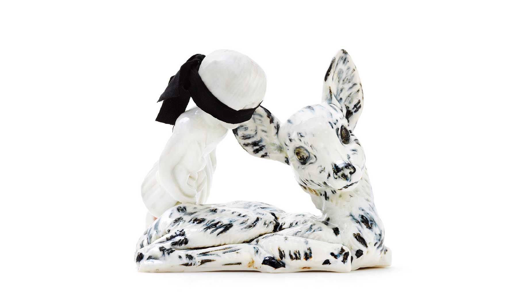 Kyriaki Mavrogeorgi Losing ground, 2021, porcelain and cloth, h. 17 cm