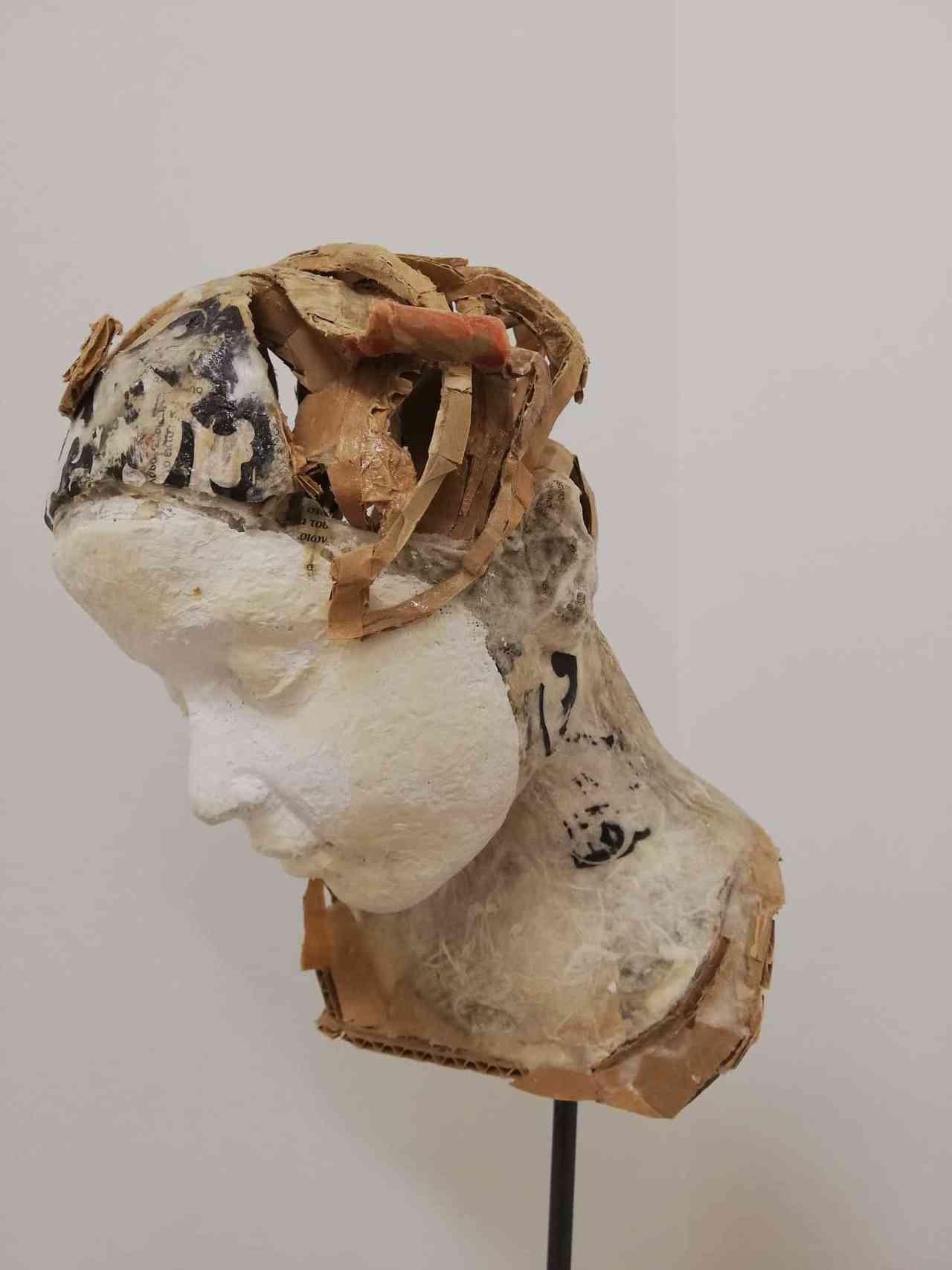 Valli Nomidou, Face with mask, 20.5x25x29 cm, mixed media