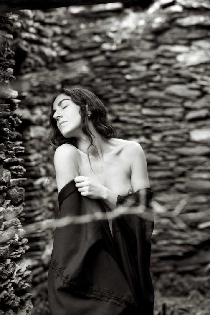 Unveiled I, Ricardo Castro, 60 x 90