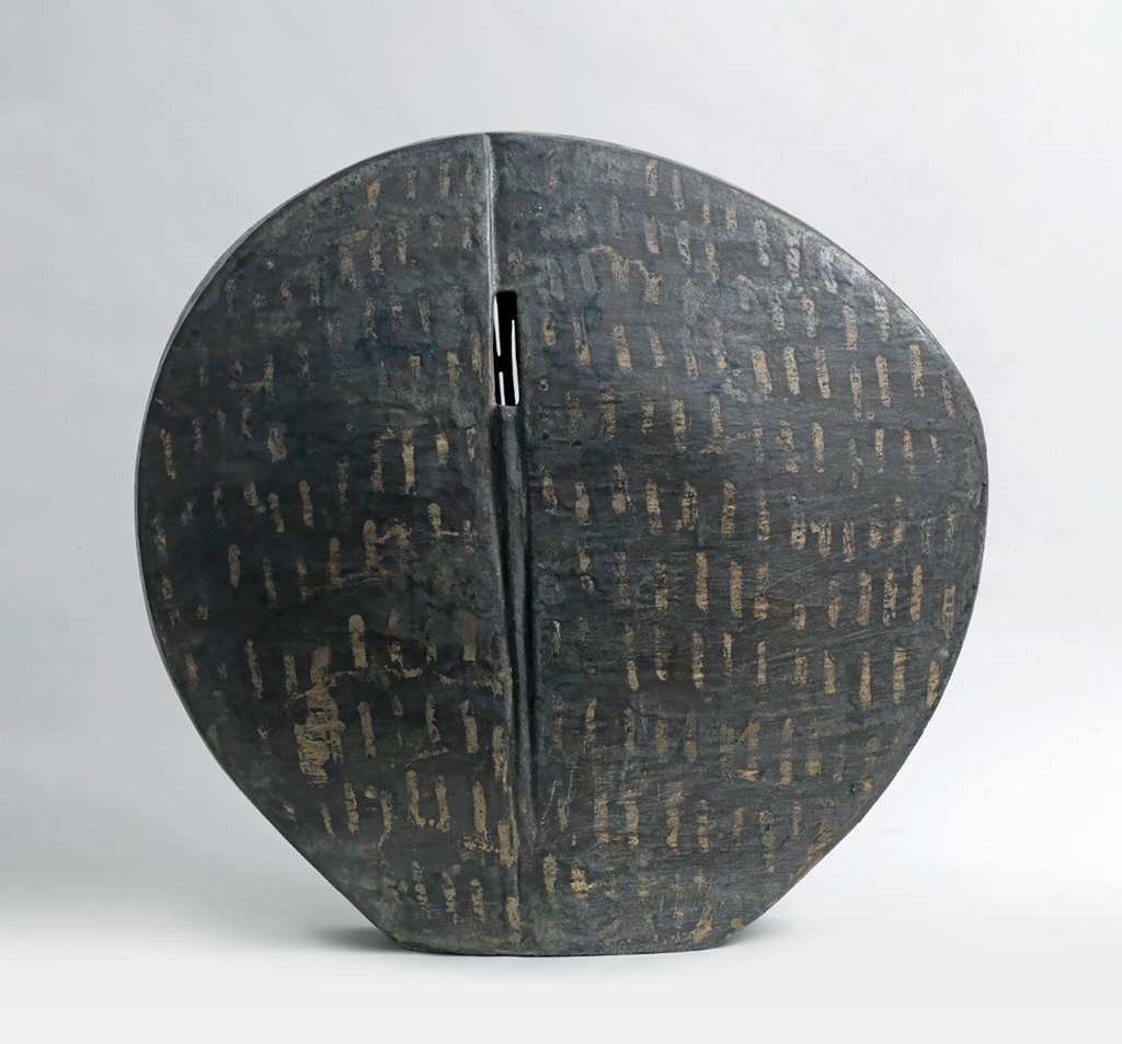 Maria Vlandi, Escape, Stoneware, 80 x 85 x 20 cm,2021