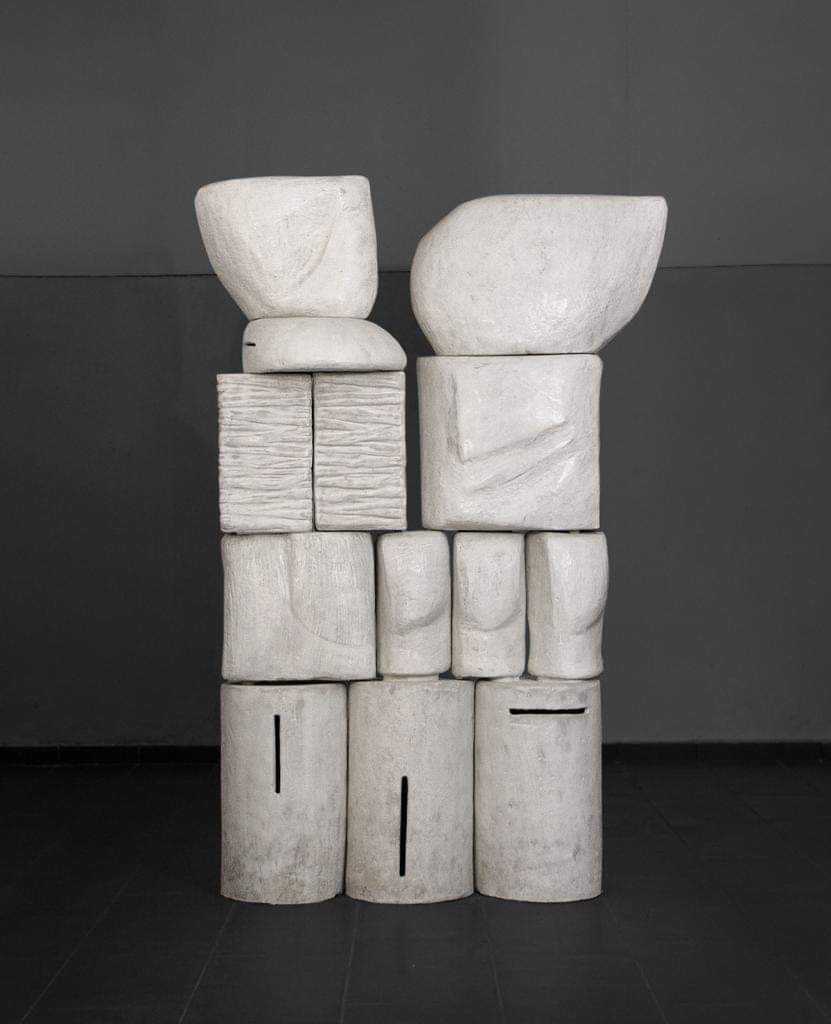 Paratheses I, ceramic sculpture, 182 x 120 x 42 cm, 2022-2023