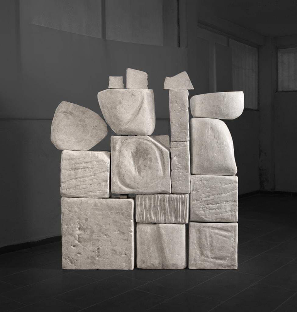 Paratheses II, ceramic sculpture, 160 x 147 x 30 cm, 2022-2023