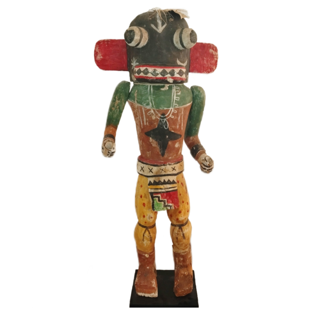 Hoppi people's statuefrom North America