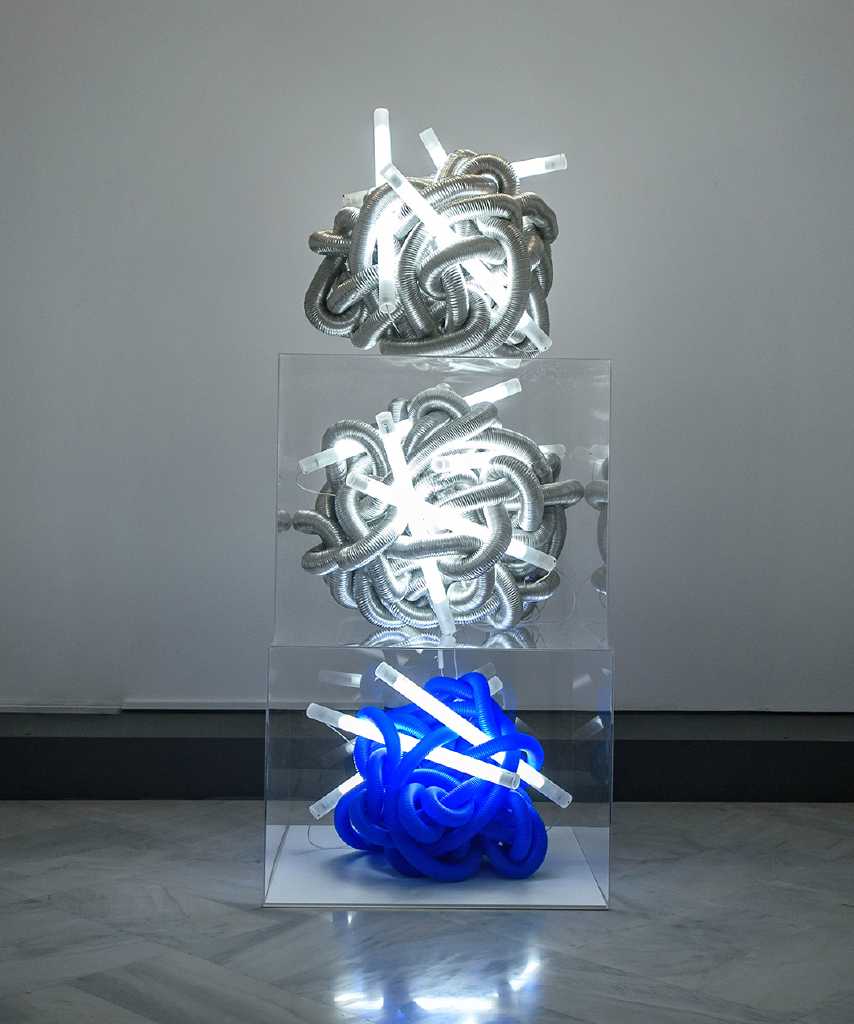 Tiresias, Pliable aluminium tube, pliable plastic tube plexiglass, light, text (T.S.Eliot), 207 x 85 x 85 cm, 2017-18, Trikala