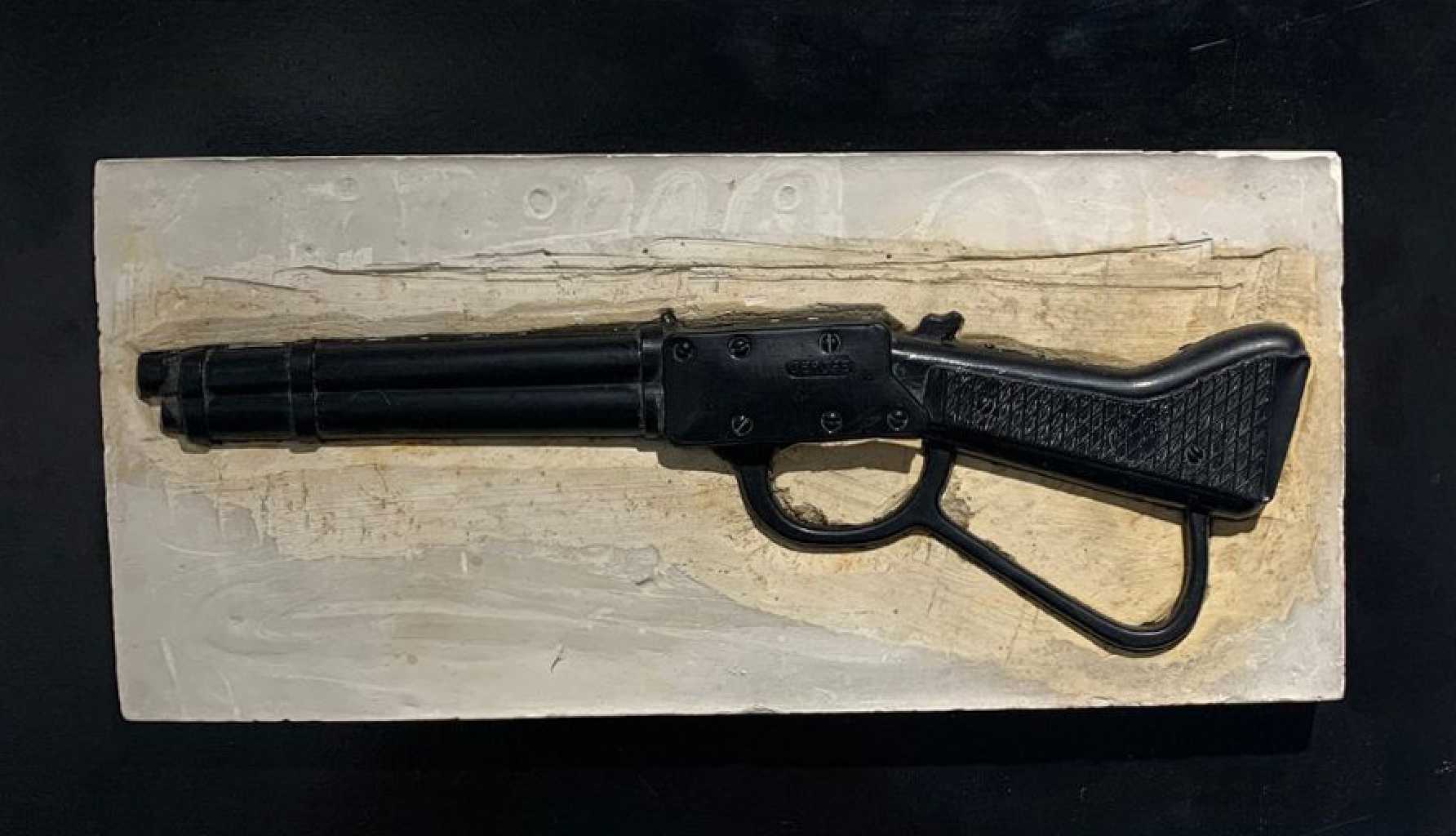 Vlassis Caniaris,Untitled – Rifle, Mixed media, 4 × 37 × 17 cm, 1969